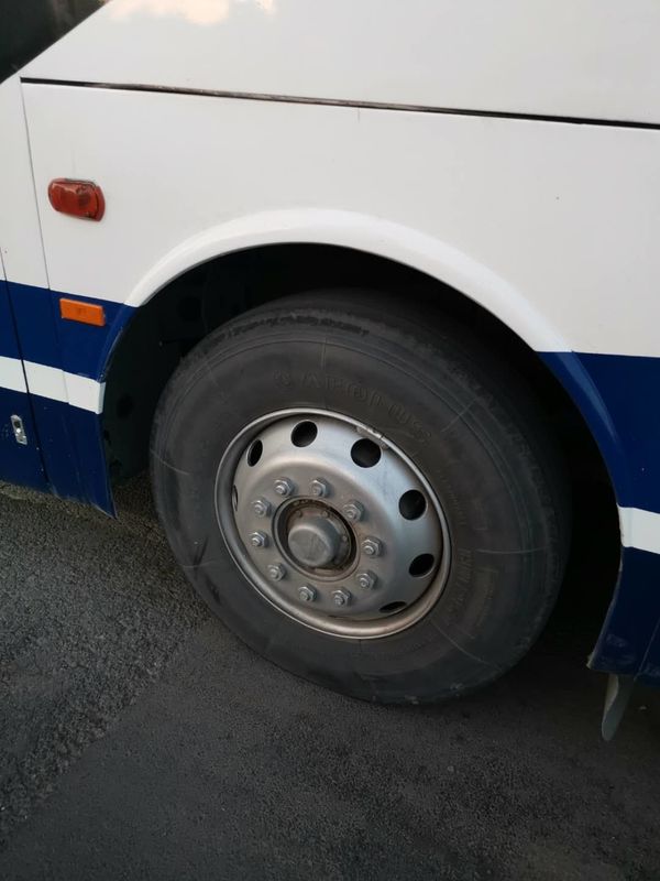 A movimentação da mão esquerda usou ônibus de Yutong/ônibus usado 2011 anos do treinador para a empresa do transporte