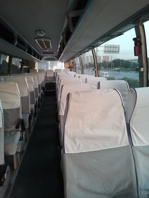 A movimentação da mão esquerda usou ônibus de Yutong/ônibus usado 2011 anos do treinador para a empresa do transporte