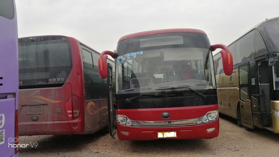 Yutong vermelho usou portas do A/C dois do diesel do apoio do ônibus ZK6121HQ3Z 68 Seat RHD da pousa-copos