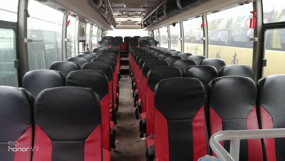 Yutong vermelho usou portas do A/C dois do diesel do apoio do ônibus ZK6121HQ3Z 68 Seat RHD da pousa-copos