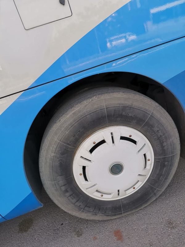 Movimentação usada Yutong da mão esquerda do motor diesel do ônibus da pousa-copos dos assentos 6122HQ9A 51 com A/C