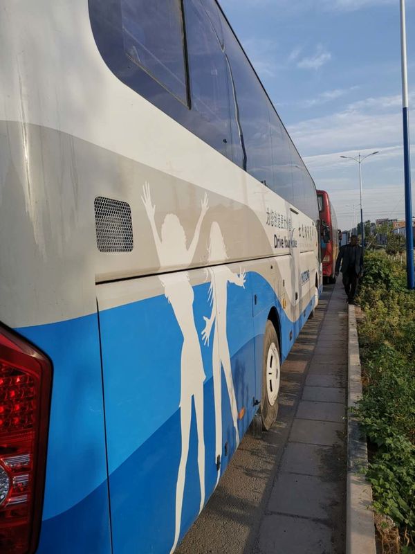 Movimentação usada Yutong da mão esquerda do motor diesel do ônibus da pousa-copos dos assentos 6122HQ9A 51 com A/C