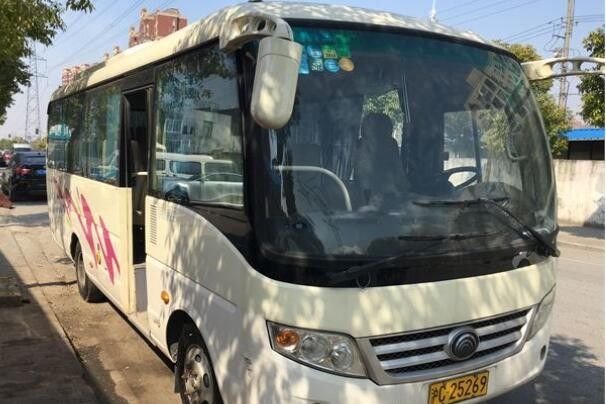 Ônibus de Yutong do motor diesel do Euro III o mini assentos de 2011 anos 23 usou a caixa de engrenagens automática