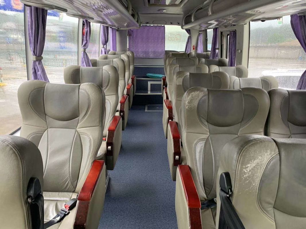 Ônibus da cidade de Yutong da série ZK6858, mão esquerda diesel do ônibus de Seater do branco 19 que dirige 2015 anos