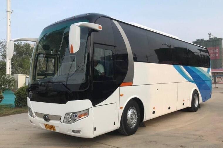 LHD/RHD usou o poder do motor do ônibus 100km/H Max Speed 162kw de Yutong 45 Seater