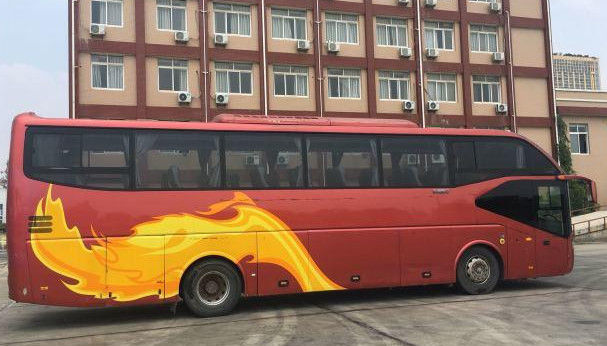 O ônibus de turista usado da mão de Yutong segundo 2011 anos 51 assenta a velocidade 6117 100km/H máxima modelo