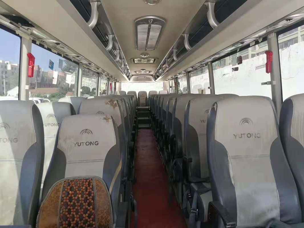 A direção da mão esquerda usou o ônibus de 55 Seater 2011 roxo do ano 6120HY19 com assentos de couro
