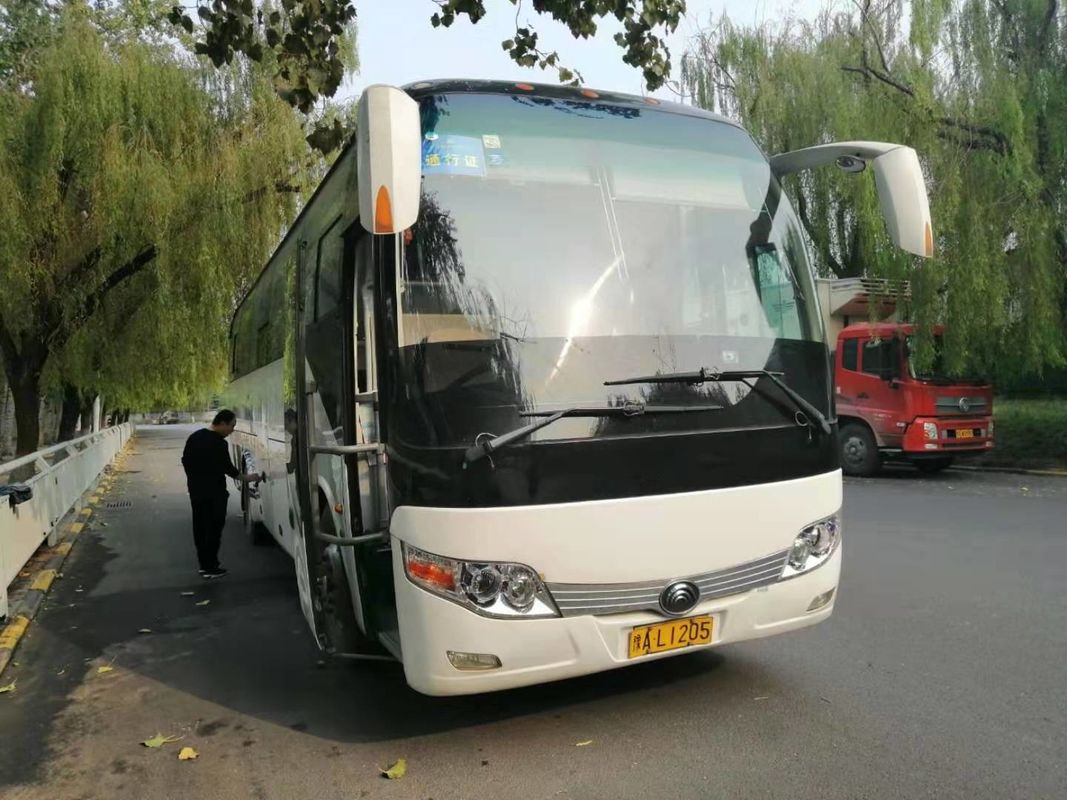 A cor branca Yutong usado transporta 47 assentos boas condições diesel do ônibus de um Yutong de 2013 anos