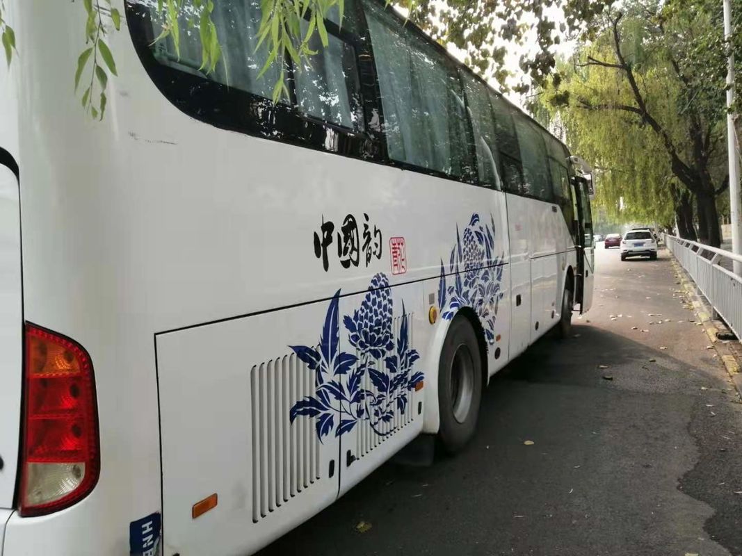 A cor branca Yutong usado transporta 47 assentos boas condições diesel do ônibus de um Yutong de 2013 anos