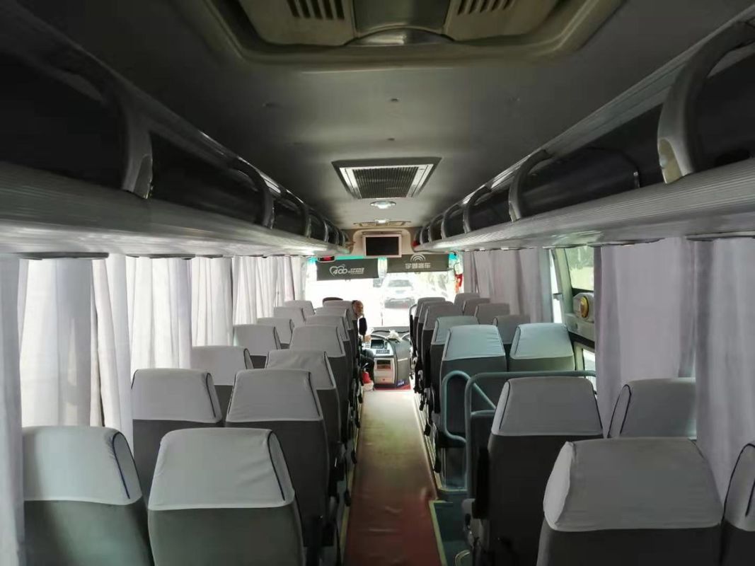 A cor branca Yutong usado transporta 47 assentos boas condições diesel do ônibus de um Yutong de 2013 anos