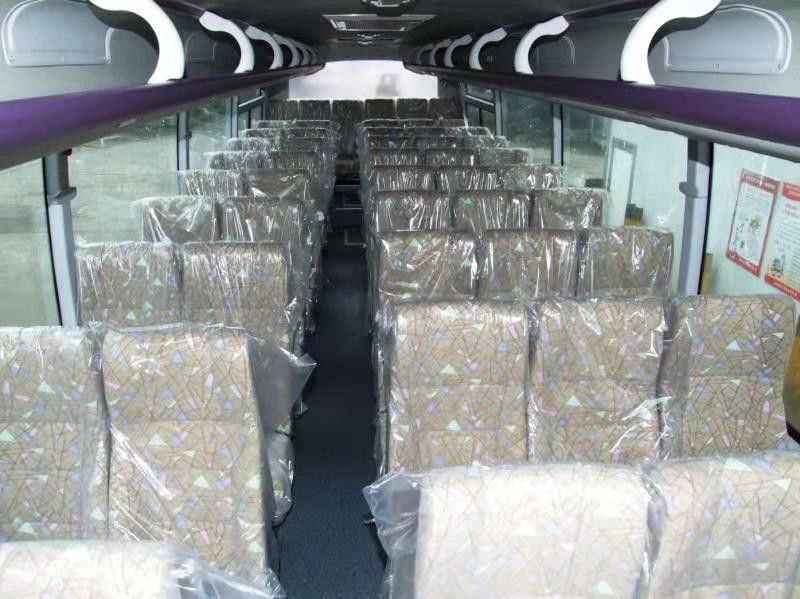 Parte traseira dobro Axle Left Hand Drive do ônibus do motor diesel de 63 assentos 110km/H Max Speed
