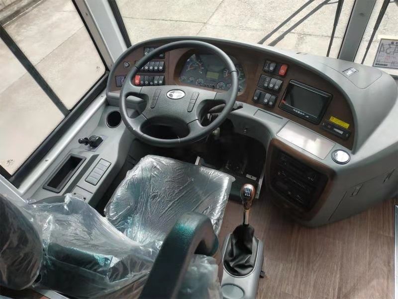 Parte traseira dobro Axle Left Hand Drive do ônibus do motor diesel de 63 assentos 110km/H Max Speed
