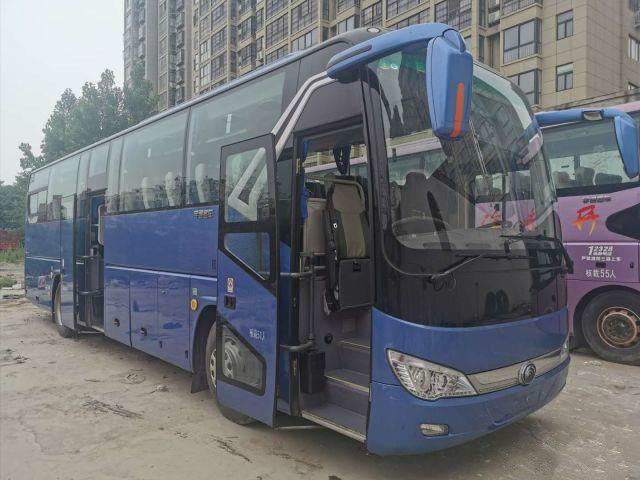 As portas dobro diesel 51 assentos KINGLONG usado 2017 anos transportam a C.A. usada de Bus With do treinador
