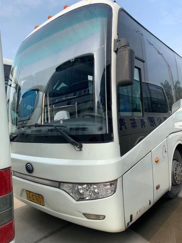 2010 interior luxuoso usado diesel do ônibus do curso dos assentos de Yutong ZK6122 51 do ano RHD
