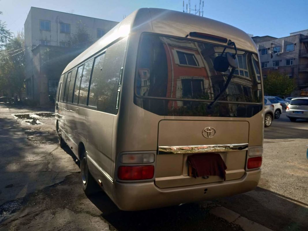Tipo usado gasolina de MIni Bus Toyota do ônibus da pousa-copos de 2013 assentos de Toyota 30 do ano