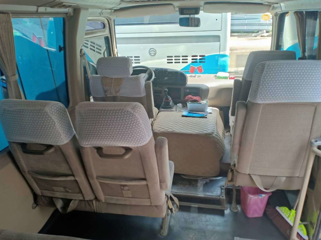 Tipo usado gasolina de MIni Bus Toyota do ônibus da pousa-copos de 2013 assentos de Toyota 30 do ano