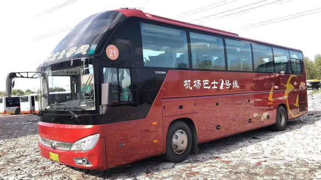 o óleo 247kw diesel 50 assentos Yutong usado 2015 anos transporta o chassi de aço do Euro III do quilômetro do motor de Yuchai baixo com C.A.