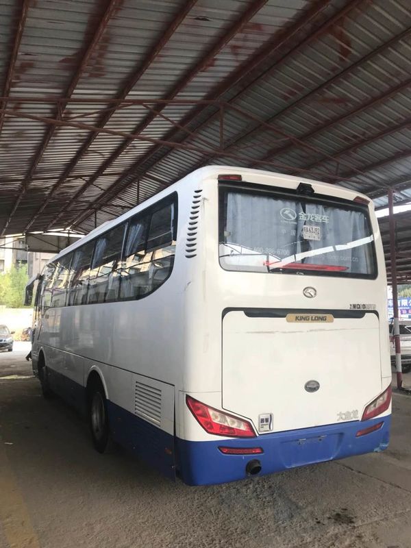 Ônibus usado tipo XMQ6898 39seats da mão de Sencond do ônibus de excursão de Kinglong com boas condições azuis e brancas do motor da parte traseira da C.A. da cor