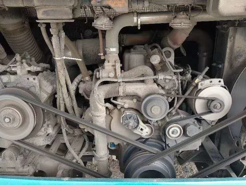 Os assentos de ZK6116HF 228kw 51 usaram ônibus que de Yutong o passageiro transporta Nude do quilômetro dos assentos luxuosos o baixo que embala LHD