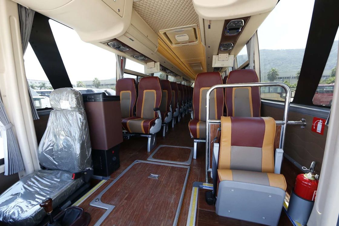 O ônibus de excursão diesel Front Cummins Engine Buses de Axle Euro II novo do dobro do tipo 58-70 assentos usou o dragão dourado XML6125