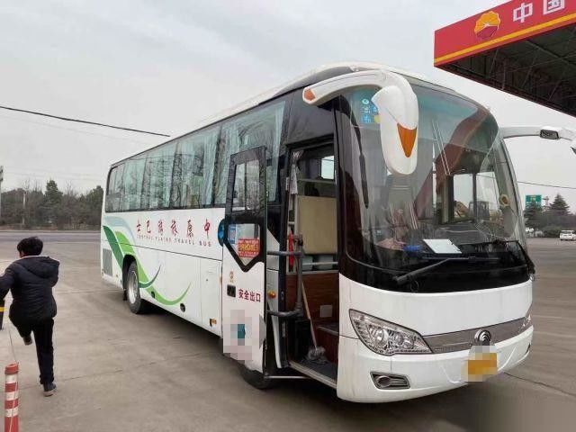 O único chassi de direção deixado da bolsa a ar das portas VIP luxuoso assenta o passageiro que usado o ônibus usou assentos do tipo ZK6908 38 do ônibus de Yutong