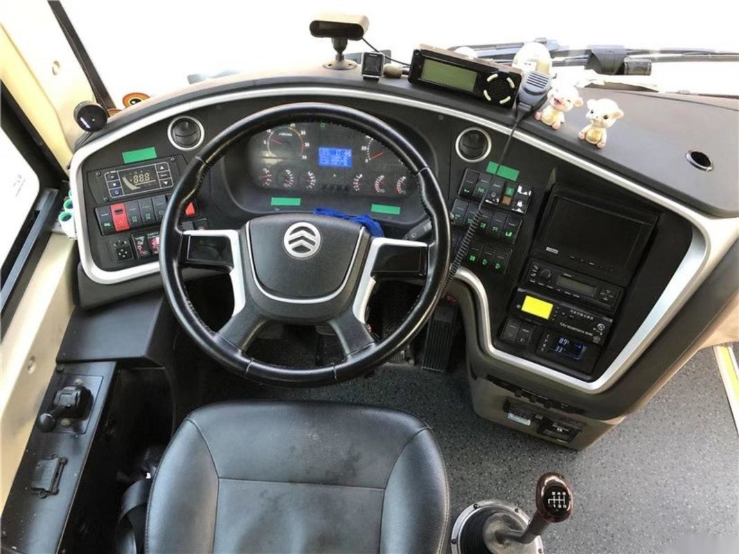 O VIP do motor de Yuchai assenta o passageiro que usado do chassi de Double Doors Airbag do treinador o ônibus usou assentos dourados de Dragon Bus XML6112 48