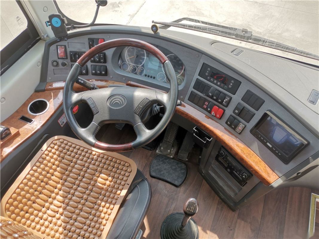 O motor de direção esquerdo 220kw do WP do chassi da bolsa a ar usou o passageiro o ônibus usado assentos de Yutong que do ônibus 50 para vendas modela Zk 6119