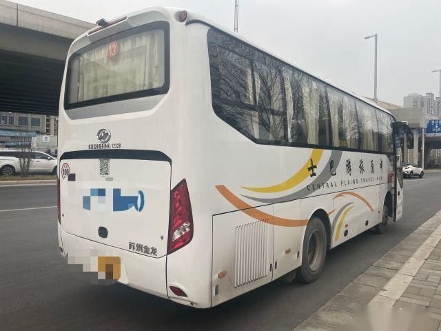 Os assentos que mais altos usados do modelo KLQ6882 39 do ônibus o chassi de aço usou portas do motor 162kw da parte traseira de Yuchai do ônibus do passageiro únicas sairam do boi