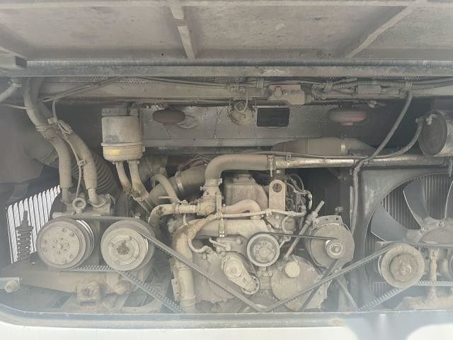 Os assentos que mais altos usados do modelo KLQ6882 39 do ônibus o chassi de aço usou portas do motor 162kw da parte traseira de Yuchai do ônibus do passageiro únicas sairam do boi