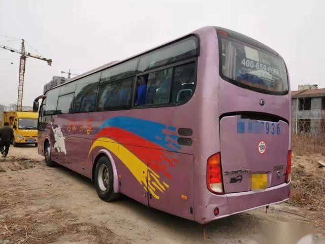 Yutong ZK6107 usado das boas condições esquerdas de aço do Euro III da direção dos assentos do chassi 47 de Bus For Africa do treinador baixo quilômetro