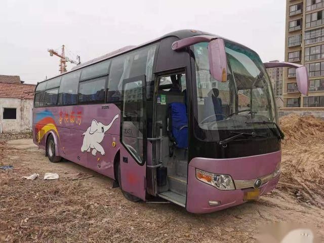Yutong ZK6107 usado das boas condições esquerdas de aço do Euro III da direção dos assentos do chassi 47 de Bus For Africa do treinador baixo quilômetro
