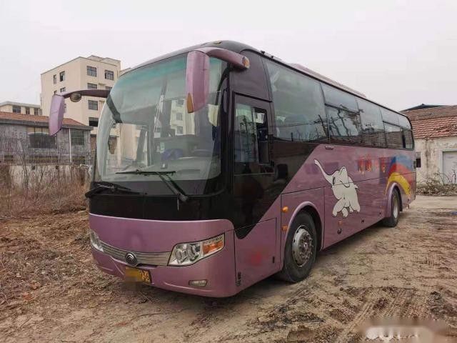 Yutong ZK6107 usado das boas condições esquerdas de aço do Euro III da direção dos assentos do chassi 47 de Bus For Africa do treinador baixo quilômetro