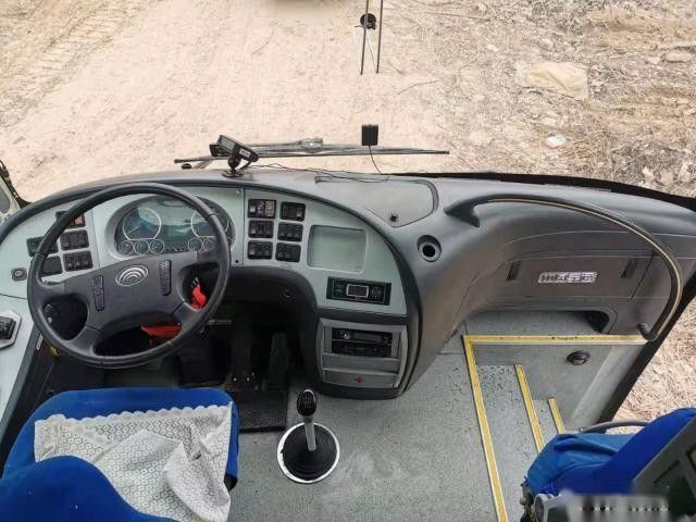 Yutong ZK6107 usado das boas condições esquerdas de aço do Euro III da direção dos assentos do chassi 47 de Bus For Africa do treinador baixo quilômetro