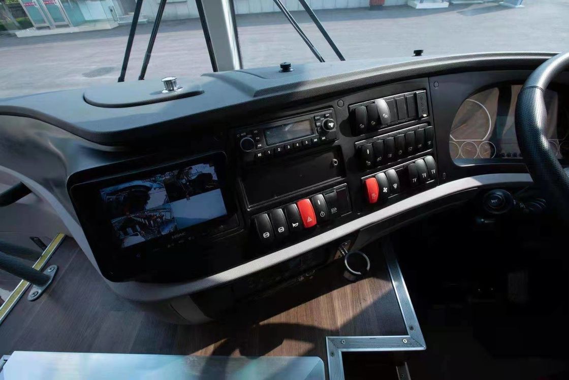 O ônibus brandnew ZK6126 de Yutong dobra Axle With 58 assenta a cor branca no motor traseiro da promoção