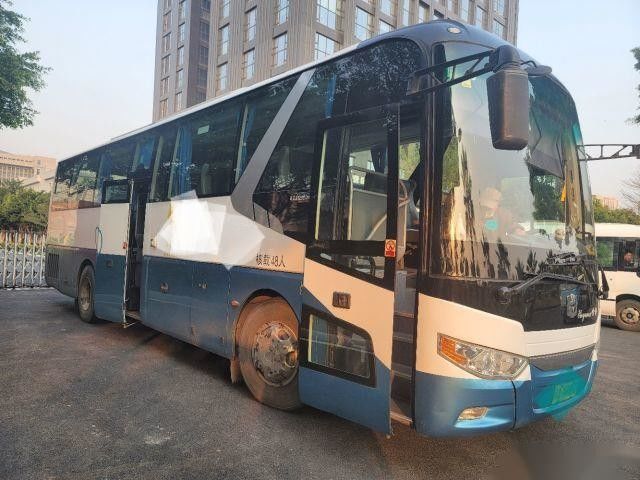 Movimentação de embalagem nude traseira usada da mão esquerda das portas dobro do chassi da bolsa a ar do motor do yuchai dos assentos do ônibus LCK6119 48 do zhongtong