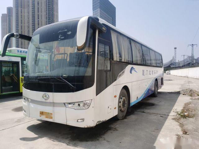 XMQ6119 usou ônibus de Kinglong 56 assentos 2+3 chassis traseiros usados disposição da bolsa a ar da movimentação da mão esquerda das portas dobro do motor do ônibus de excursão