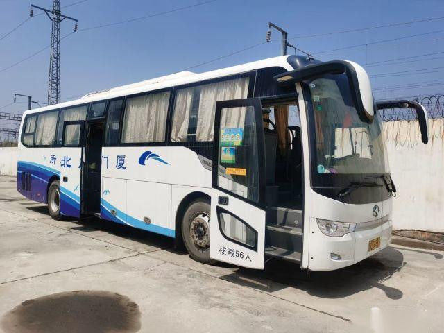 XMQ6119 usou ônibus de Kinglong 56 assentos 2+3 chassis traseiros usados disposição da bolsa a ar da movimentação da mão esquerda das portas dobro do motor do ônibus de excursão