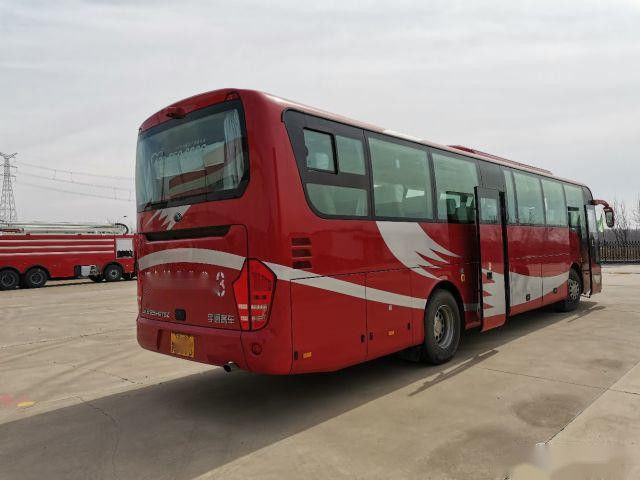 ZK6122 usou o treinador que Bus Yutong Brand 55 assenta 2017 assentos de aço do VIP do chassi do baixo motor traseiro do quilômetro