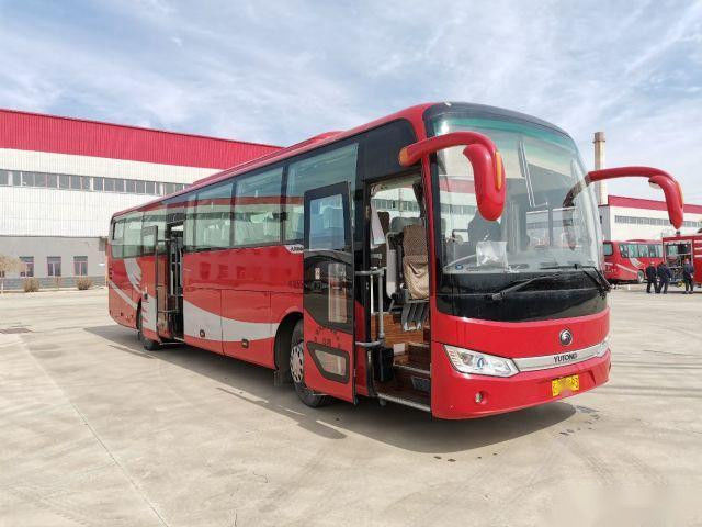 ZK6122 usou o treinador que Bus Yutong Brand 55 assenta 2017 assentos de aço do VIP do chassi do baixo motor traseiro do quilômetro