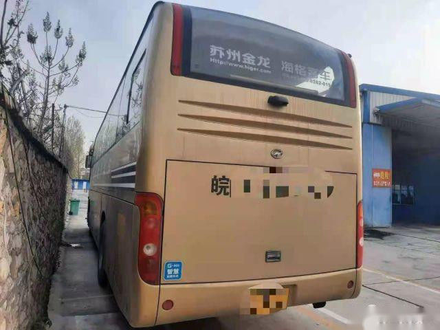 Um tipo mais alto o treinador usado Bus KLQ6109 46 assenta a porta esquerda de Singel da direção do baixo quilômetro