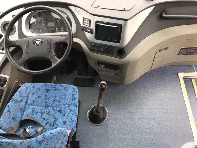 BJ6113 usou movimentação da mão esquerda do Euro IV do quilômetro da única porta dos assentos do tipo 51 de Bus FOTON do treinador a baixa