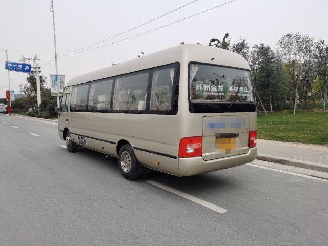 2015 o ônibus mais alto usado da pousa-copos do ano 10 assentos, usou Mini Bus Coaster Bus 86kw com assentos luxuosos para o negócio