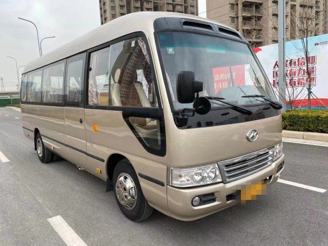2015 o ônibus mais alto usado da pousa-copos do ano 10 assentos, usou Mini Bus Coaster Bus 86kw com assentos luxuosos para o negócio