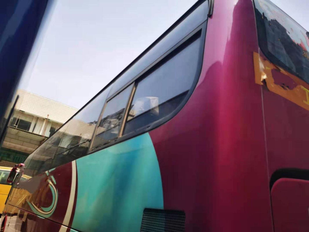 O ônibus de excursão usado Yutong modela a direção da esquerda da embalagem do Nude do Euro III do motor de Yuchai das portas de dobro dos assentos ZK6110 47