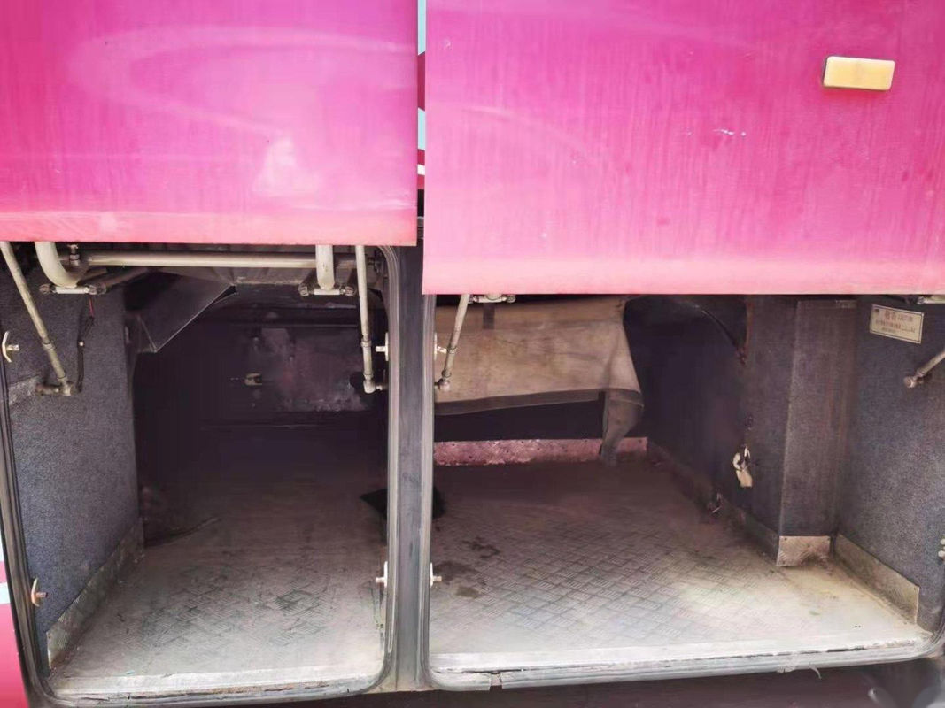 O ônibus de excursão usado Yutong modela a direção da esquerda da embalagem do Nude do Euro III do motor de Yuchai das portas de dobro dos assentos ZK6110 47