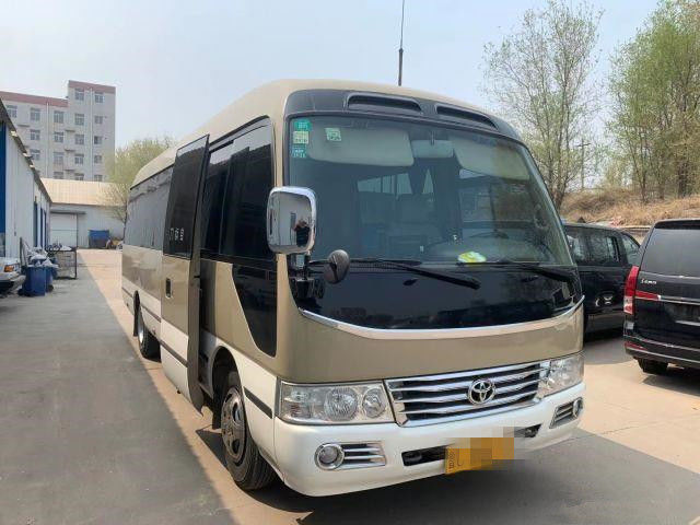 O ônibus usado 20 assentos da pousa-copos usou Mini Bus Toyota Coaster Bus com o motor de gasolina 2TR direção da mão esquerda de 2007 anos