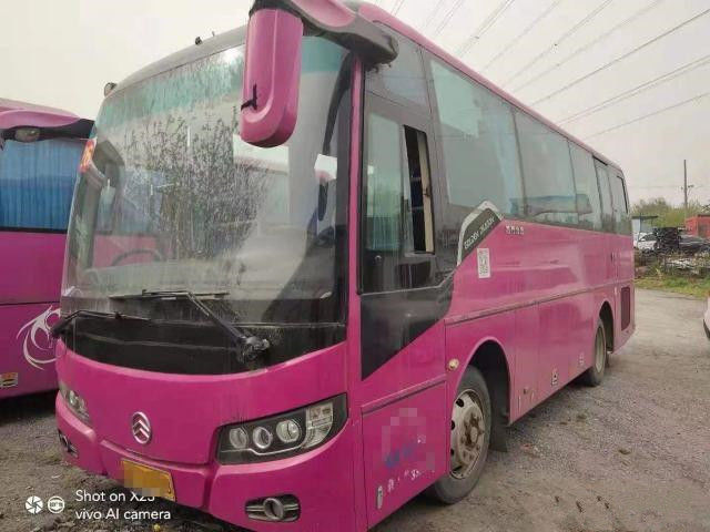 O dragão dourado atual XML6807 usou o treinador Bus que 33 assentos usaram o motor diesel 140kw do ônibus nenhum ônibus do acidente LHD