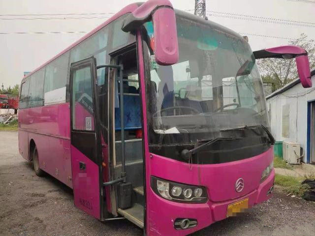 O dragão dourado atual XML6807 usou o treinador Bus que 33 assentos usaram o motor diesel 140kw do ônibus nenhum ônibus do acidente LHD