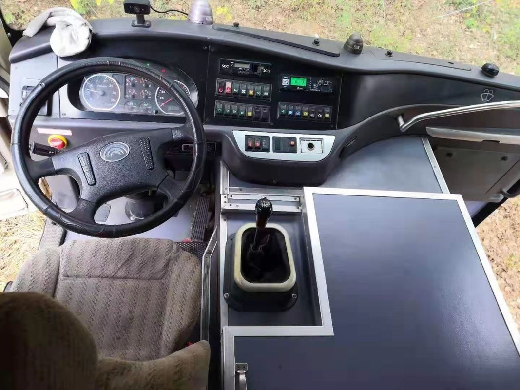 44 treinador usado ônibus usado assentos Bus de Yutong ZK6102D motores diesel da direção LHD do motor da parte dianteira de 2014 anos