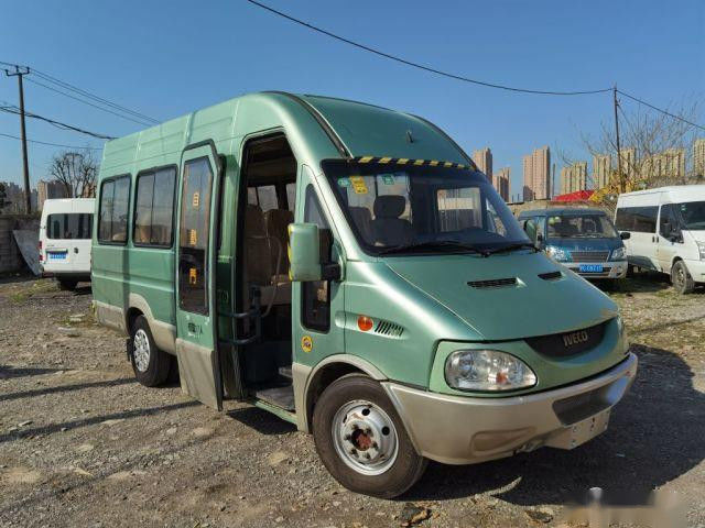 Minibus usado de 17 lugares Marca 2.8T Motor diesel Portão elétrico Euro III